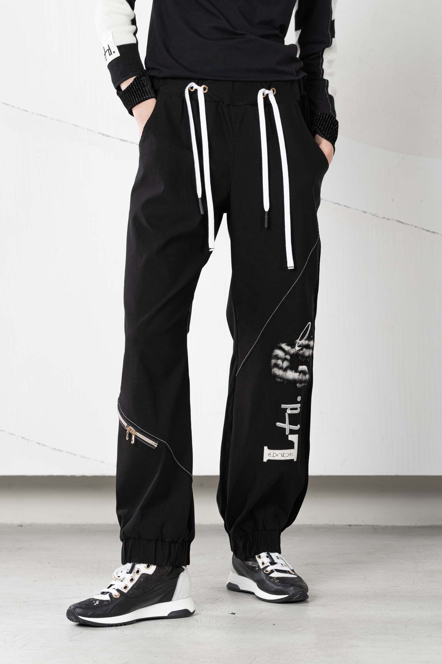 ELISA CAVALETTI casual pants Nero